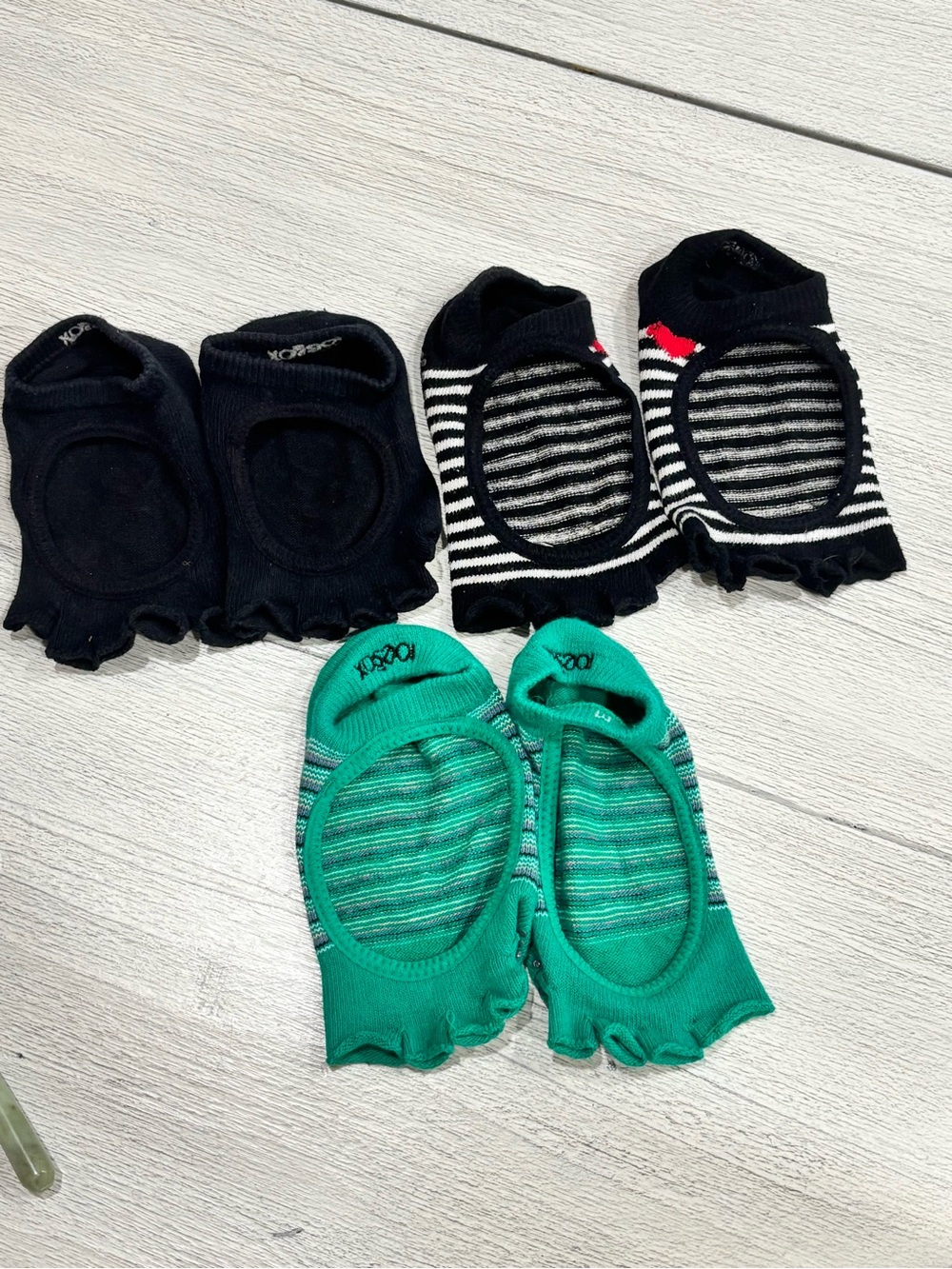 TOE SOX Women’s Lot Of 3 Pair Green Stripe, Black White Stripe, Solid Black S/M.